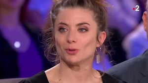 Emue aux larmes, Sarah Suco (Les Eblouis) révèle ce qu'est devenue sa famille, embrigadée dans une secte