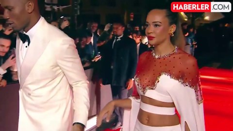Drogba sevgilisiyle geldiği törende karısını mı gördü? Olayın aslı bambaşka çıktı
