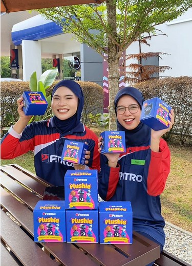 Korang dah ada semua collection Plushie Petron belum ? 🧸 Kalau belum dapatkan sekarang selagi stok masih ada !! 💙❤️✨ #petronnkveklbound #petronnkve #petronmalaysia #petron #nkve