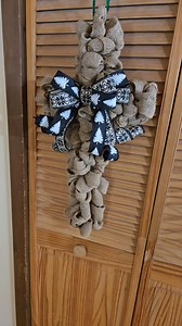 Christmas Burlap Cross Wreath Available #christmas2025 #christmaswreath #burlapwreath #Christmascross | Kelly Dahlman Grossman | Facebook