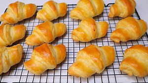11K views · 214 reactions | Easy Croissant Recipe | Homemade Croissants | Breakfast Ideas | Sooper Food #croissants #croissant #breakfast | Sooper Food | Facebook