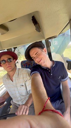 Cristóbal Combes on Instagram: "La rana re rara "