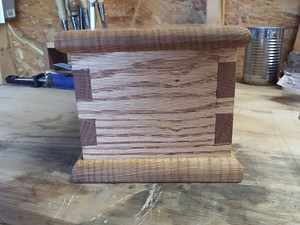 Hinging an overhanging box lid