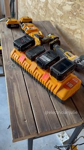 Su estacion de carga de baterias multiples Dewalt dewalt dewalttools battery batterycharger greatdeal greatproduct inverter rundontwalk whatadeal deal tiktokshopspringglowup tiktokshopcreatorpicks electrician foryou sparky tiktokshopmemorialday Tool electriciantools | Electrician Julie