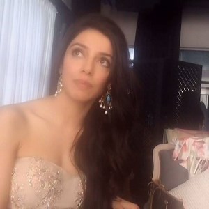 14 reactions | Divya Khosla Kumar shares her style secrets with HELLO! India #HIGHLIFE #EXCLUSIVE #LIFESTYLEOFRICHANDFAMOUS #SUPERSTARS #FASHION #CELEBRITY #JETSETTERS #INDIA #HELLO | HELLO! India | Facebook