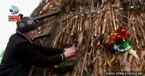 Ce pom de Craciun si-a facut acest moldovean. Tot satul a venit sa il admire: nimeni nu a mai vazut asa ceva