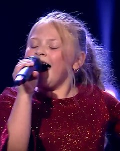 Young Girl Impresses Judges With AMAZING Voice 😱 #auditions #gottalent #singers #romania | Singers Got Talent