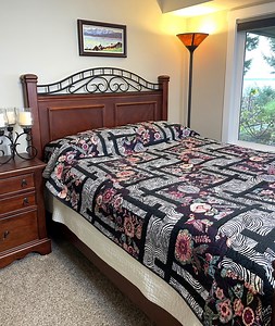 Modern Queen Quilt: Floral Onion Rings Patchwork, Handmade Cotton Bedding - Etsy