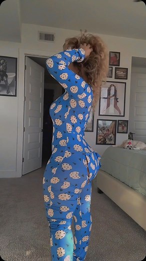 Candy Mary on Instagram: "Good morning ☺️ Do you love my Cookie Monster onesie from @westaypretty"