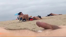 Cumshot in beach without touching