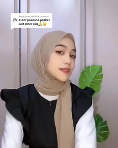 Ide Style Hijab Remaja OOTD Tutorial Pashmina Plisket Iket Leher Belinya disini 👉🏻https://shope.ee/1ffPVamZ3R Sumber: IG/ tutorialhijabcantik_ | Style Hijab Remaja OOTD