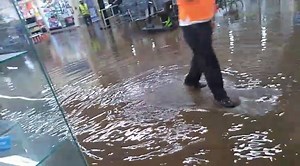 EN ESTOS MOMENTOS así se ve Walmart... - El Noticiero Colima