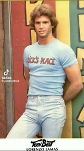 El 20 de enero de 1958.- Nace el actor estadunidense Lorenzo Lamas, hijo del también actor y cantante argentino Fernando Lamas. ¿Qué fue de Lorenzo Lamas, el actor de ‘Falcon Crest’? Tras hacerse popular en aquel culebrón sobre viñedos, traiciones y líos de faldas, el bueno de Lamas no ha parado de aparecer en todo tipo de títulos sin demasiada fortuna pero, vamos poco a poco. Lorenzo Lamas nació en Santa Mónica, California; el 20 de enero de 1958. Hijo del actor argentino Fernando Lamas y la ac