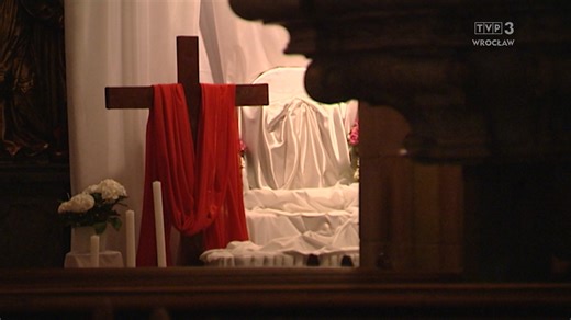 9 kwietnia 2020 roku był Wielki Czwartek, rozpoczynało się Triduum Paschalne. Tamta Wielkanoc była jednak zupełnie inna niż wcześniejsze... | FAKTY TVP3 Wrocław