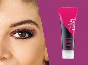 ¡Sentí la innovación siguiendo estos dos pasos! 1- Tomá una pequeña cantidad de producto 2- Aplicá sobre el párpado y disfuminá desde el centro hacia afuera 😉👌 | Avon
