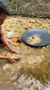 452K views · 2K reactions | Mendulang emas | vidio mencari emas | gold prospector | panning for $100,000 worth of gold hunter pure gold #goldmining #fyp #viral #vidioviral #goldhunting #goldprospecting #goldhunter #goldpanning #vidiopencariemas #goldmining | Otriadi | Facebook