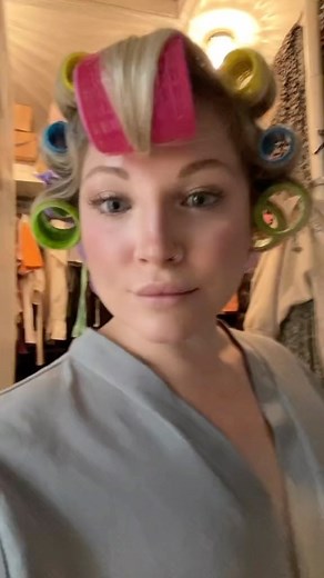 I had no idea I was getting ready for my own surprise party😂 - - - - #giveaway #airbnb #travel | ROZES