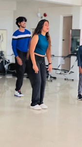 KELLO.ME 👈 එකෙන් බලන්න. 😋🍑 #kello #kello_me #kellome #malang #aunty #style #michelle #srilankanvibes | SL Dayya Girls