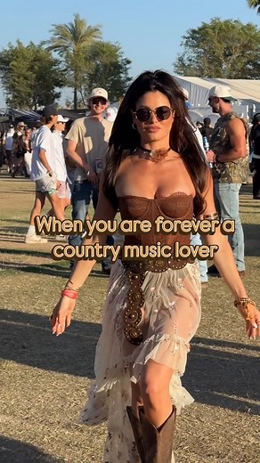 Out where the wild things are 💃🏻 Skirt: @revolve @shophouseofharlow #countrymusic #countryoutfits #festivaloutfits #stagecoach #stagecoachfestival #ootn #ootd | Model/Actress/Host/Ambassador