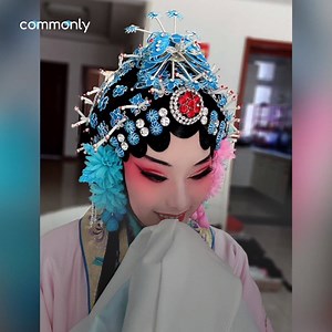 Yao Shuangqing has spent the COVID-19 lockdown teaching his fellow students how to do Peking Opera makeup. | Commonly