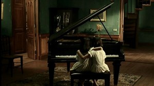 Sinopsis Alone, Film Horor Thailand Tayang Hari Ini di TV: Dendam Si Arwah Kembar Siam