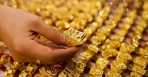 Dân buôn chốt lãi cuối năm, giá vàng cắm đầu đi xuống