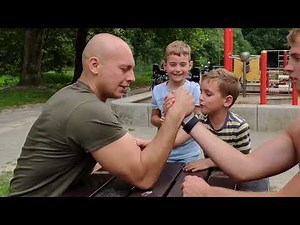 10 Arm Wrestling FAILS and Funny Moments