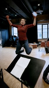 Kun én uke igjen til historiens første «Allsang på Hjorten»! 🎶🎉 Liker du å synge? Bli med på en uhøytidelig og melodiøs kveld i samklang med en herlig gjeng sangglade mennesker. Ta med deg den stemmen du har – og syng av hjertens lyst. Ingen blir alene, for alle skal tralle – sammen. 🦌🎼 🎤 Forsangere: Julie Dahle Aagård og Klaus Sonstad 🎹 Pianist: Ole Erik Ulvin 📍 Hovedscenen 🗓️ Onsdag 29. oktober ⏰ Kl. 20:00 🎟️ Sikre deg plass via linken: bit.ly/allsang-pa-hjorten Psst! Det er lov å var