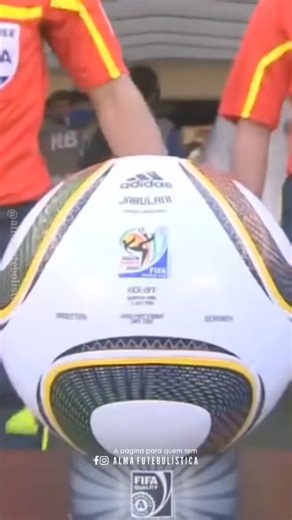 7.6K views · 251 reactions | O MUNDIAL DA FELICIDADE!  A Copa do Mundo de 2010, na África do Sul, foi uma das melhores da história, e por isso decidimos reunir em vídeo, alguns momentos especiais daquele torneio tão marcante, especial e feliz! : FIFA (YouTube). | Alma Futebolística | Facebook