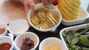 28K views · 1.6K reactions | សម្លម្ជូរខ្ទិះម្នាស់ឆ្អឹងជំនីរជ្រូក | Cooking with Momma Heng | Facebook