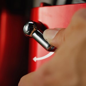 Delimano Pro Kitchen Robot – Fuqi dhe preçizion në kuzhinën tënde! 🍞🎂 🥣 Përziej, gatuaj dhe krijo receta perfekte me një pajisje të fuqishme! 🔄 Funksione të shumëfishta – brumë, kremra, përzierje të shpejta dhe më shumë! ⚙️ Motor i fuqishëm dhe aksesore të ndërrueshëm për çdo nevojë kuzhine 💥 50% ULJE 💥 🛍️ Porosit tani dhe ktheje gatimin në një kënaqësi profesionale! 🍰✨ | Delimano Albania