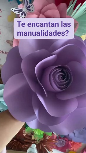 #floresdepapel #flores #paperflowers #rosasdepapel #paperflowers #decoracionfloral #flordepapelgigante #floresdepapelfiestas #papeleriacreativa #emprendedores #mamásemprendedoras #hombreemprendedor #mujerescreativa #EstadosUnidos #españa #italia #colombia #ecuador #perú #panamá #Guatemala #ElSalvador #londres #Inglaterra #france #guatemalacity #fyp | Decoración con flores de papel