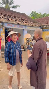 496K views · 15K reactions | Mình và ba chuẩn bị quần áo chung tay góp phần sức nhỏ mong mọi người vượt qua được lúc khó khăn hiện tại #duchoa | Đức Hòa | Facebook