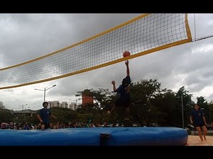 O bossaball é um esporte estranho