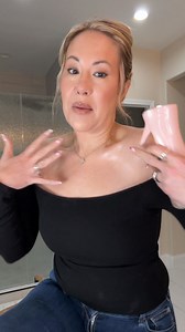 165K views · 245 reactions | An ultra-fine mist that packs ultimate sun protection. Introducing Kopari's Best-Selling Rose Gold Sunglaze Sheer Body Mist SPF 42 -- a sheer, light-as-air sunscreen packed with moisturizing oils & nourishing vitamins ☀️ Ethically-sourced gold pearlescent minerals give skin that perfect, sun-kissed radiance, while innovative SPF ingredients shield you from UVA and UVB rays  First time customers get 10% OFF their first order! | Kopari Beauty | Facebook