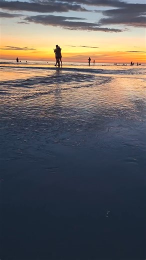 Ikaw at Ako Tayong Dalawa 🌊🏝4D3N BORACAY GIGANTES PACKAGE TOUR ALL IN! 🌊🏖 Entry point: Caticlan Airport/ Caticlan Jettyport Exit point: Kalibo Airport Propose itinerary: DAY1 9:45AM Arrival sa Caticlan, pick up then proceed to Boracay Island *optional ATV or Zorb or kawa hot bath with buffet lunch sa Cahilig Mountain Resort 2PM Standard check in Boracay Accommodation Free time until sunset or optional watersports activities DAY2 730AM Free Breakfast 830AM Pick up and proceed to Boracay islan