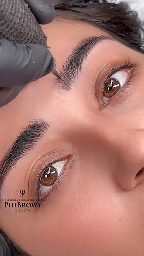Nano Brows Technique — Watch the Setup Machine: PhiArtist • Speed: 4.7 PMU Universal • 1RL • Ø0.3mm • Taper 5.5mm Light passes, shallow depth, steady speed = crisp strokes that heal soft and natural. #NanoBrows #NanoHairstrokes #PMUTechnique #PMUArtist #PhiArtist #PMUUniversal #1RL #BrowMapping #PermanentMakeup | Phibrows Academy USA