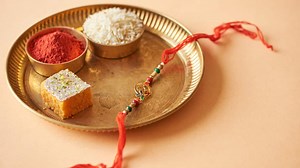 Magh Mela: Triveni Sangam Witnesses Sea of Faith on First Snan of Magh Mela