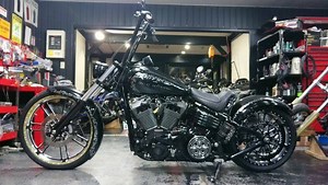 81 reactions | FXCWC rocker TRIJYA custom softail 珞✨ . #ミッドコントロール...