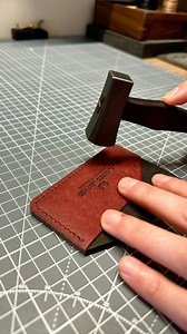 Crafting a custom order for “The Aspen” cardholder wallet 👌🏻 Black with Red pockets. Did you know all of our wallets are now fully customisable on our site. Go pick your favourite combo now‼️ Pueblo leather from @aacrack Tools from @proatelierplus #crafts #crafting #asmr #leatherwork #leatherworker #leathercraft #leathercrafter #artisancrafted #vegtan #saddlestitch #leathertools #handstitch #cardholder #wallet #handmadeleather #elkwoodleather | Elkwood Leather