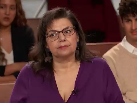 Wedding planner Nicole agrees that Esther’s wedding was a disaster, but claims it wasn’t her fault! | Hot Bench