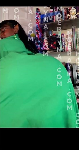 Phat booty twerkin in dress