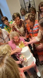 La tradición continúa ✨✨🎶 por tercer año consecutivo estuvimos celebrando la vida de Yiya y esta vez en su cumple #94 🎉🎂 una tarde inolvidable con familia y amigas 🎶 Gracias por tenernos un año más 🤍 | Sol Codas