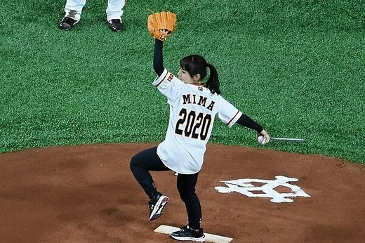 始球式でホームランを打たれた人はだれ？ちなみにヒットを打たれた人は・・・ - Activel