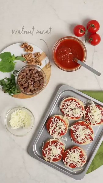 These mini bagel pizzas with walnut meat are the perfect snack for kids or adults! The walnut meat can be made ahead of time for quick assembly. Walnut meat recipe here: https://ow.ly/tr6g50PmWmn | California Walnuts