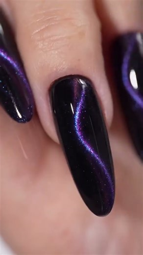 😸 Un vernis cat eye violet ! #nails #cateye #magneticnails #satisfying