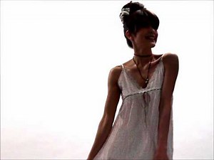 AIRA ポージング