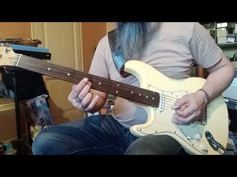 Fretless & Outside of the comfort zone. Fretless Electric guitar improvisation over a Loop