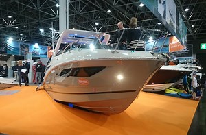 Sundancer 290: Sea Ray Cruiser Bowride