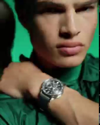 A dial design with a unique structure. The new Code 11.59 by Audemars Piguet models inaugurate a brand-new embossed dial with a pattern specially developed for the occasion. Developed in collaboration with Swiss guilloché artisan Yann von Kaenel, made up of concentric circles, the pattern of waves that moves outwards from the centre of the dial is decorated with hundreds of tiny holes that play with the light. Ref. 26393ST.OO.A056KB.01 Ref. 15210ST.OO.A056KB.01 Learn more: https://aplb.ch/Code11